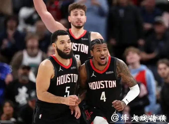 申京26+11库里19分 火箭险胜勇士晋级杯赛四强