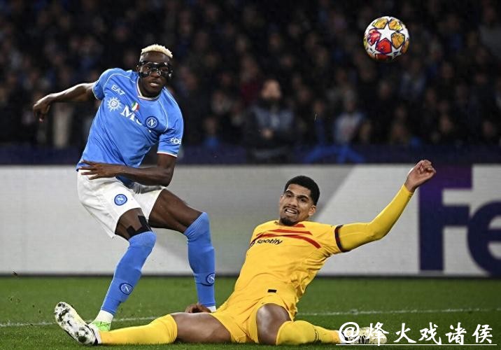 欧冠-莱万破僵局奥斯梅恩扳平 巴萨1-1那不勒斯