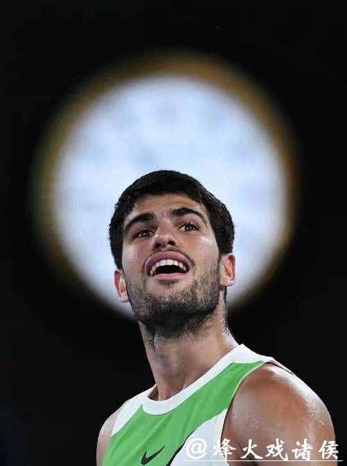 阿尔卡拉斯3-0击败德米纳尔 首次进入澳网男单四强 阿尔卡拉斯3-0击败德米纳尔 首次进入澳网男单四强