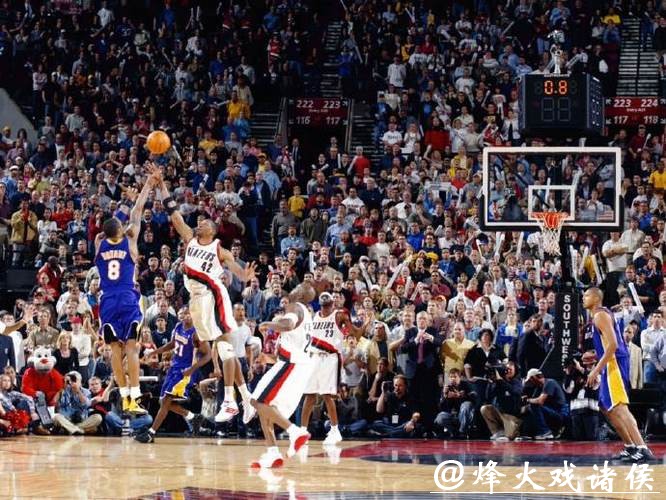 米勒压哨绝杀黄蜂险胜活塞 火箭大胜马刺27分